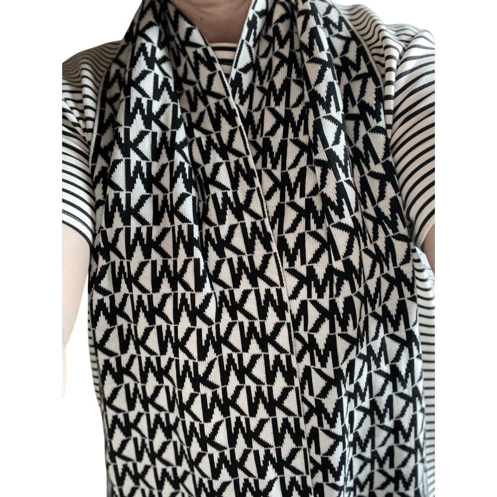 MICHAEL KORS Signature Monogram Scarf White Black Unisex